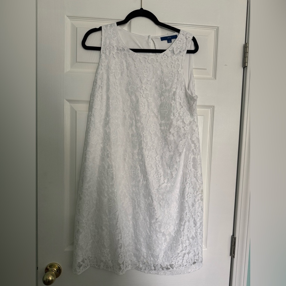 Sleeveless Elegant White Lace Dress